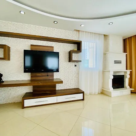 Luxury Roma With Private Pool 펜션 쿠사다시